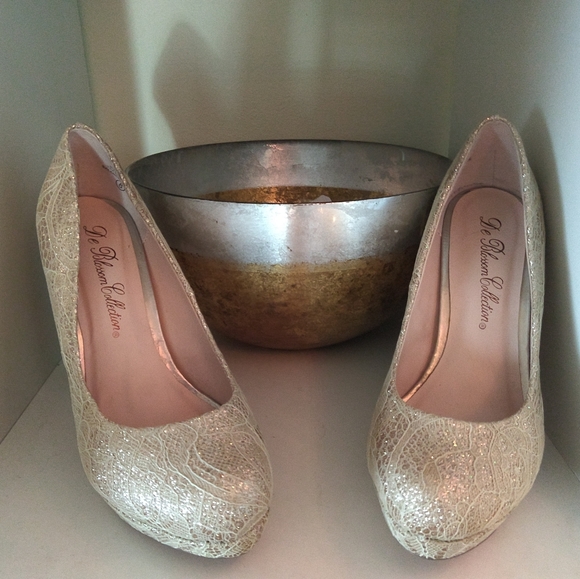 Golden laced sparkly party heels - Picture 3 of 3